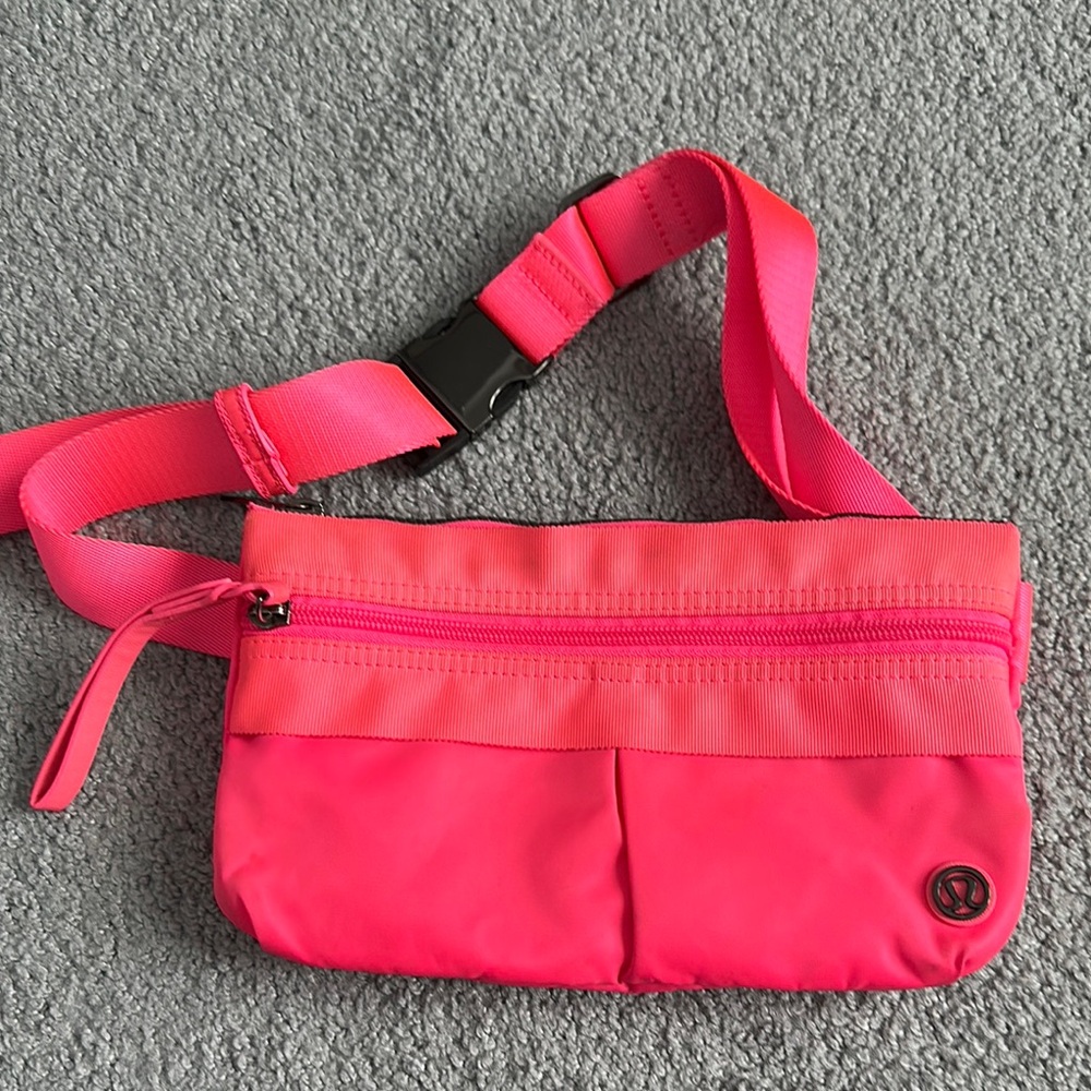 Lululemon Free Spirit Neon Pink Belt Bag